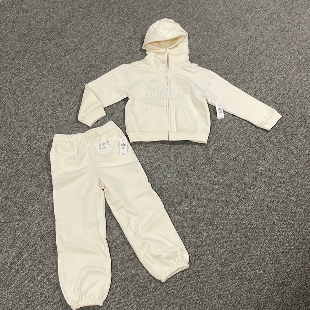 Baby gap zip up hoodie and sweatpants set size 5 years old
